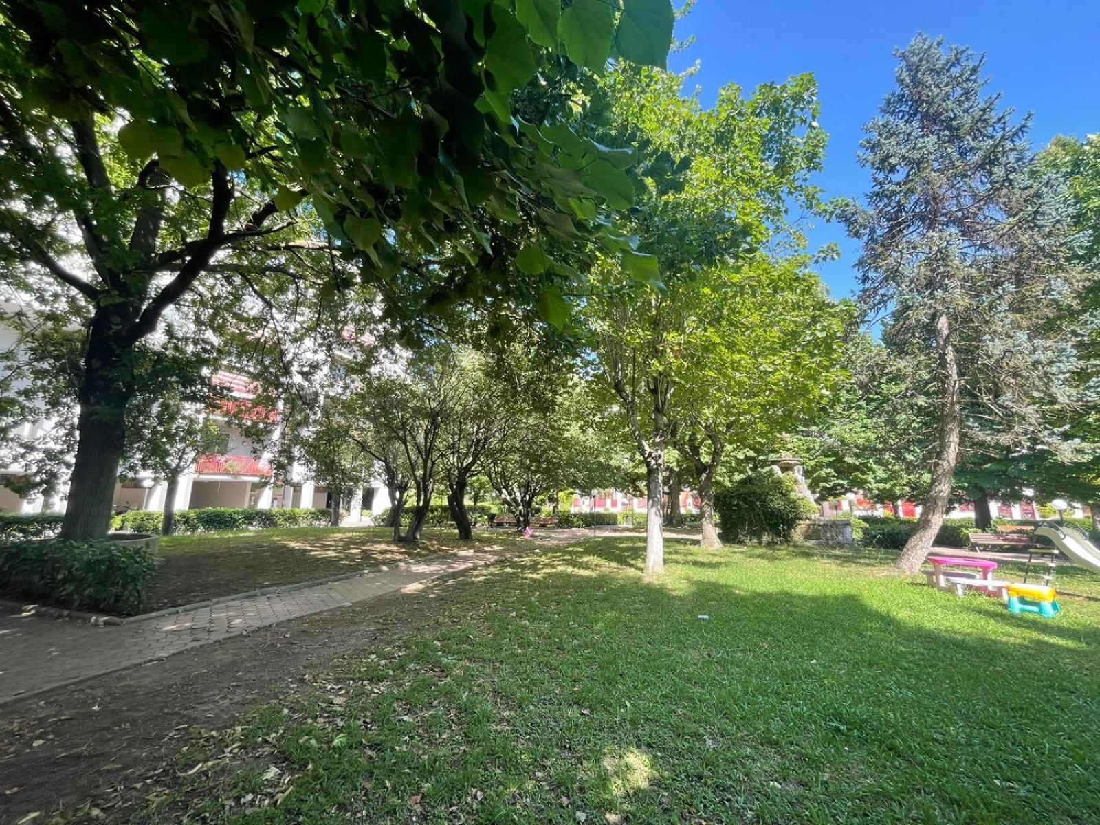 Intero Con Giardino E Parcheggio Appartamento *