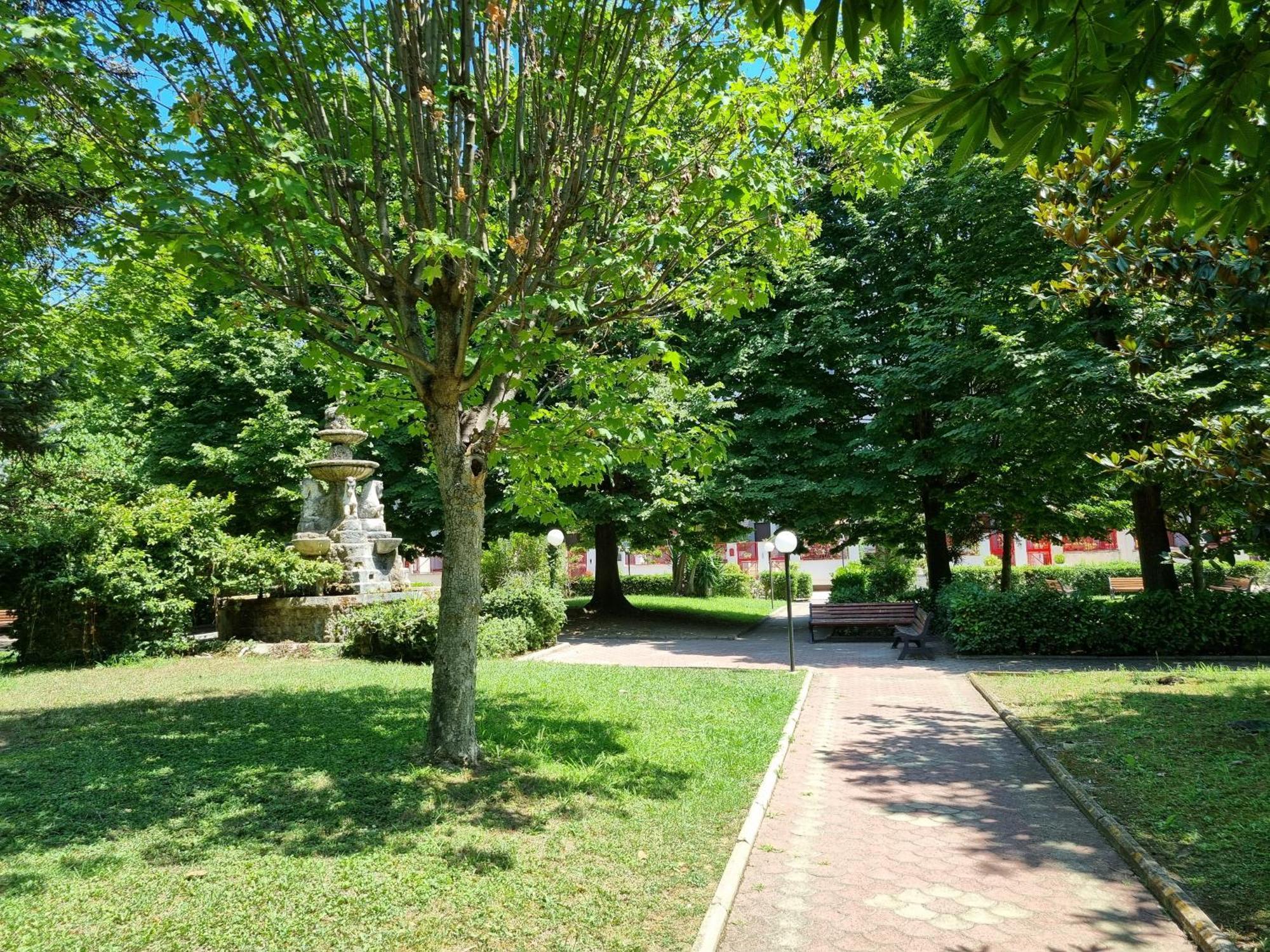 Intero Con Giardino E Parcheggio * Rom