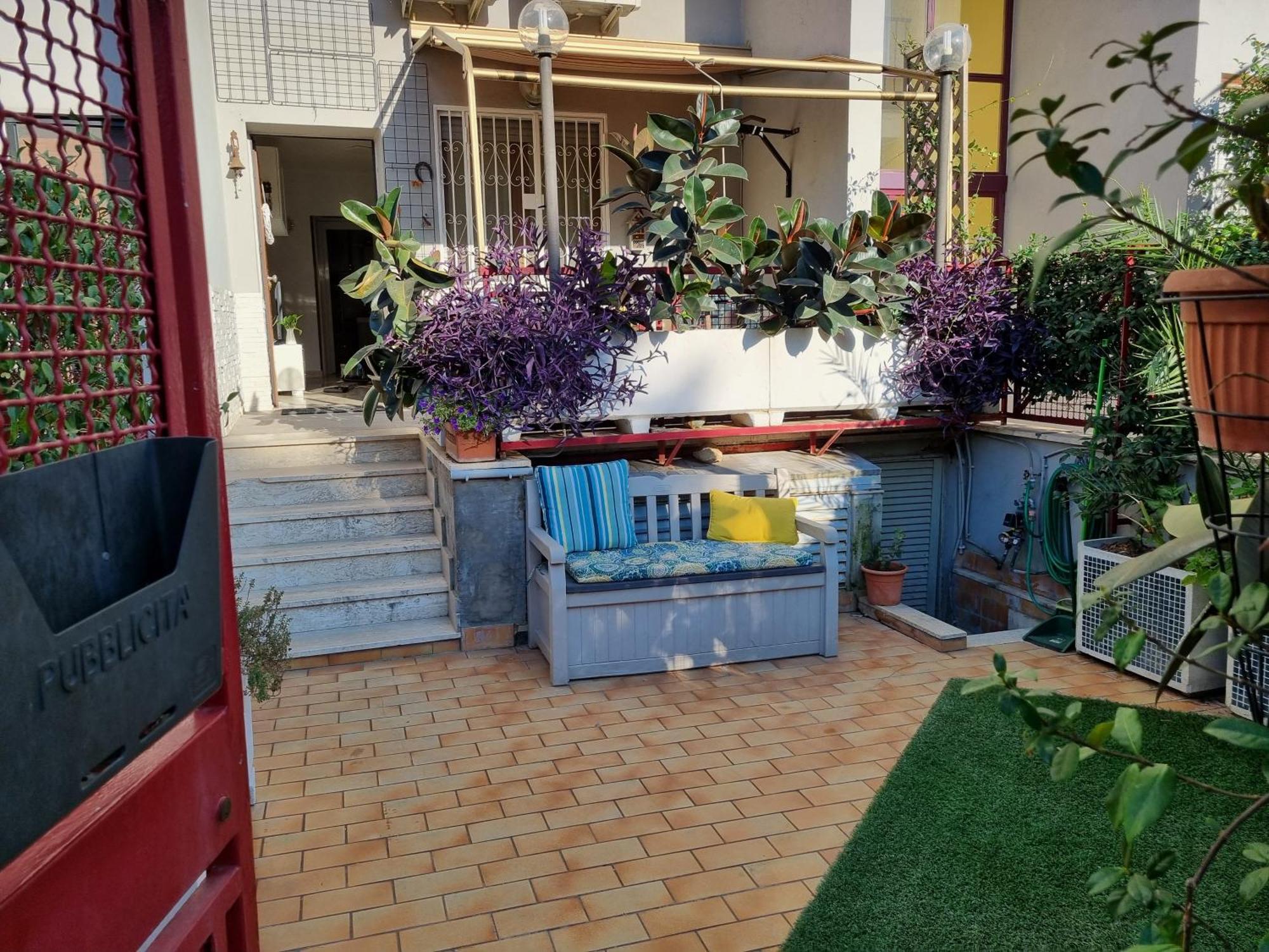 Intero Con Giardino E Parcheggio Rom