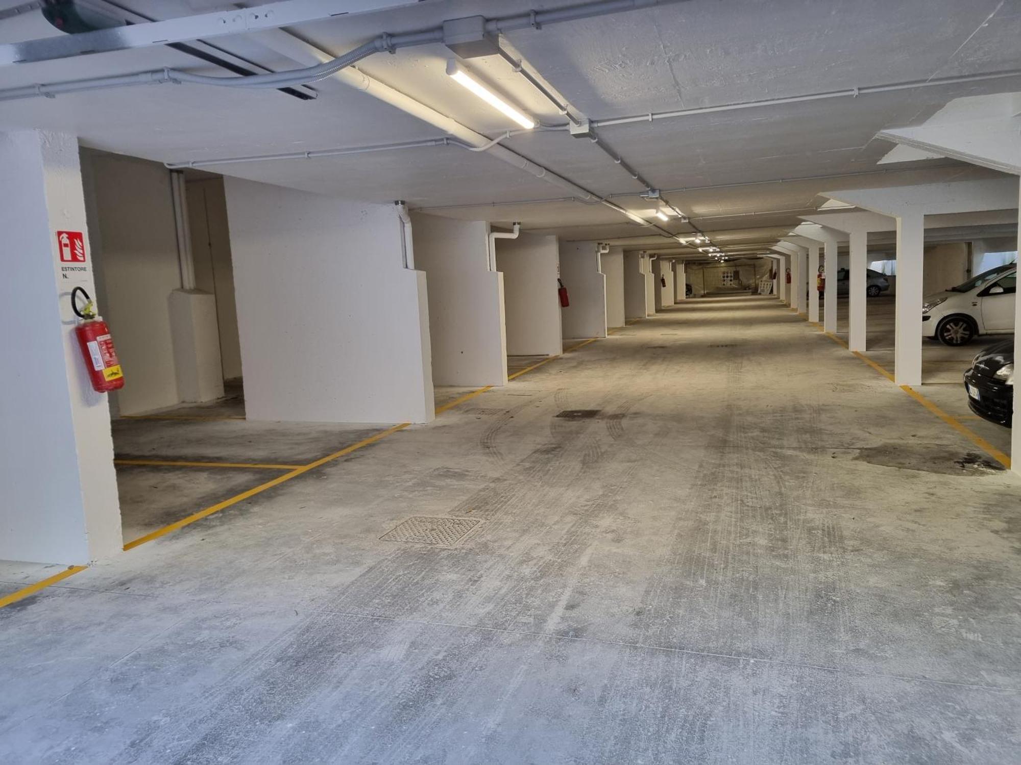 Intero Con Giardino E Parcheggio Appartamento *